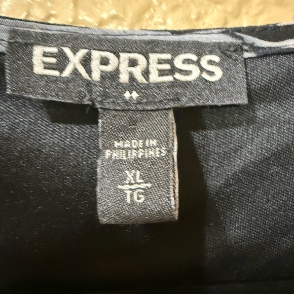 Express Women's Romper Black Gray
Feather Sheer-Overlay Long Sleeve V-Neck Sz XL - Picture 4 of 4